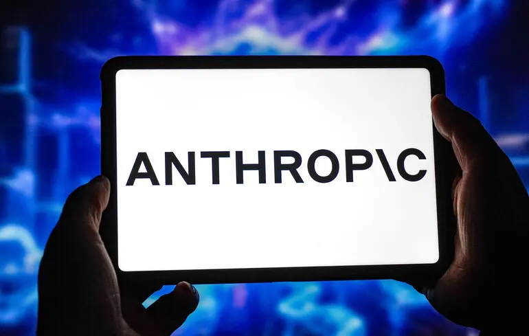 Компанія Anthropic відмовилася виконати вимогу щодо блокування чорного списку Пентагону, зазначивши, що це порушує їхні права. 1