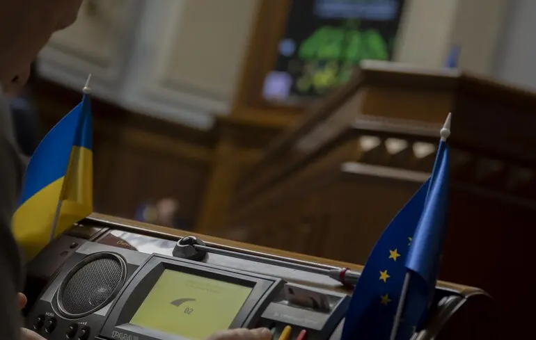 Кризова ситуація з невиплатою заробітної плати в "конвертах" у Верховній Раді - народні обранці розглядають інші варіанти. 1