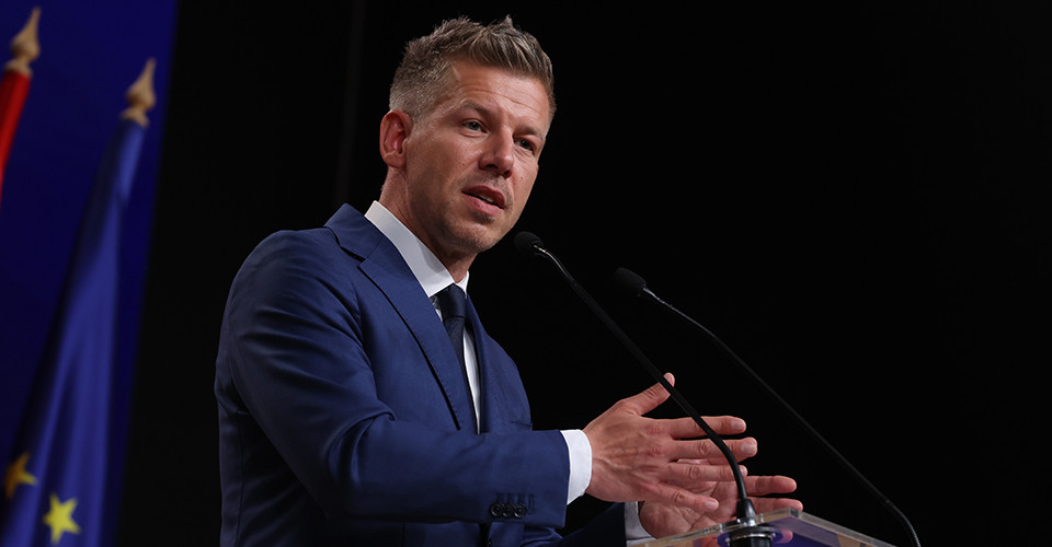 Мадяр висловив свою думку щодо захоплення інкасаторів Ощадбанку в Угорщині. 1