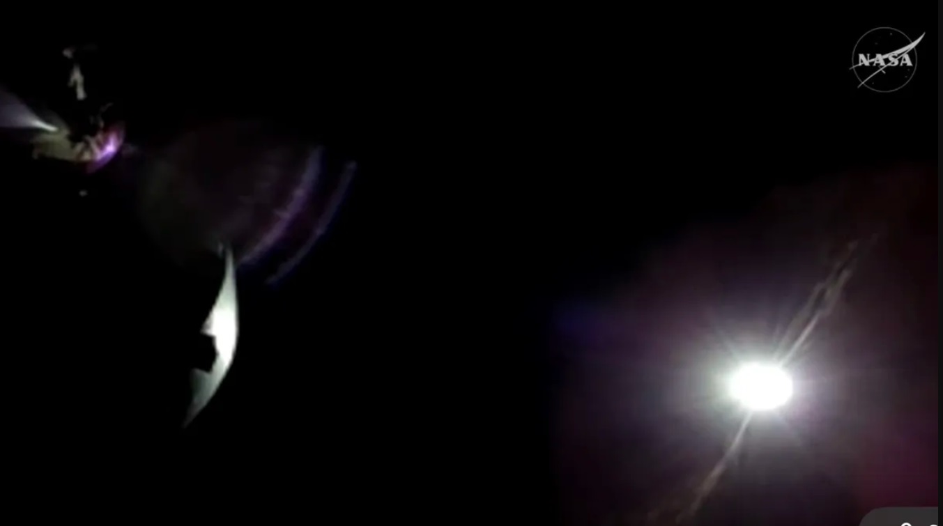 Місія Артеміда успішно завершила обліт Місяця. Що це означає та чим займалися астронавти під час перебування в космосі? 2