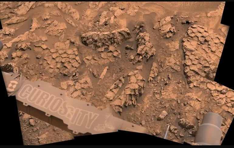 На Марсі апарат Curiosity зафіксував зображення незвичних форм, які нагадують драконячу луску. 1