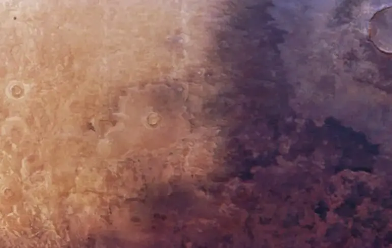 На Марсі виявлено таємничу тінь, яка рухається по поверхні протягом 50 років. Що це може бути - фото. 1