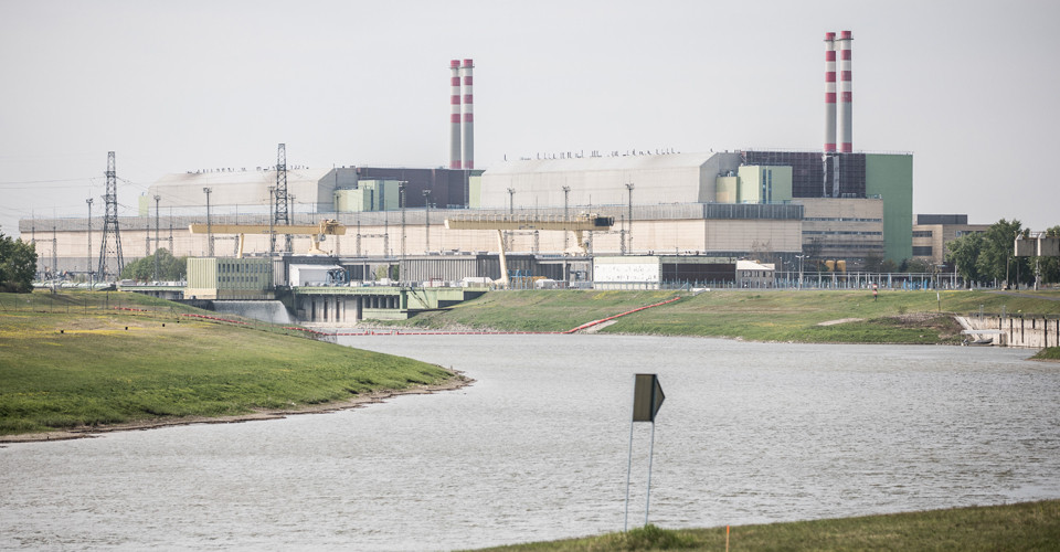 Нова адміністрація Угорщини має намір провести ревізію проєкту атомної електростанції Пакш-2. 1