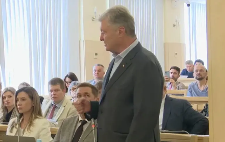 Петро Порошенко та його дружина розділили майно через судовий процес. 1