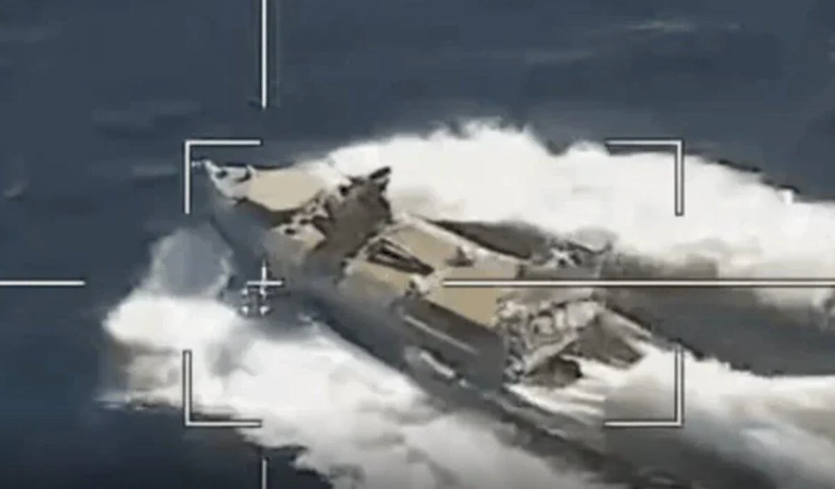 Під час атаки на російську військову базу зафіксували новий український морський безпілотник (відео). 1 Під час удару по російській базі помітили новий український морський дрон (відео)