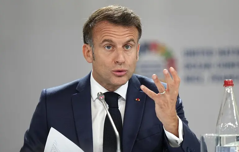 Президент Франції Еммануель Макрон закликав до відновлення переговорів між Сполученими Штатами та Іраном. 1