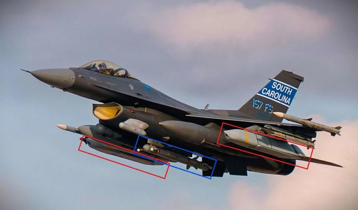 Сигнал з Ірану: Сполучені Штати продемонстрували F-16, оснащений потужним ударним та електронним озброєнням (фото) 2 Сигнал Ірану: США показали F-16 з потужним ударним і електронним арсеналом (фото)