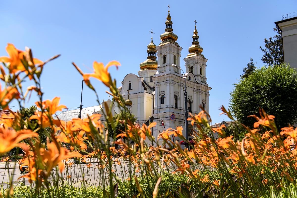 Синоптик розказав, яка погода буде в Україні на поминальні вихідні