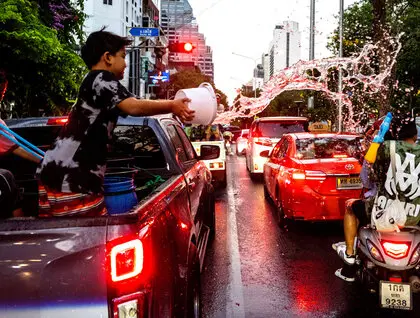 Сонгкран у Таїланді - більше 500 тисяч іноземців прибули до країни на святкування Нового року. 3