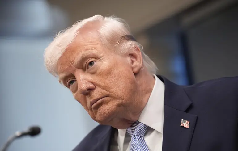 Трамп оголосив про відкриття Ормузької протоки, не зважаючи на позицію Ірану. 1