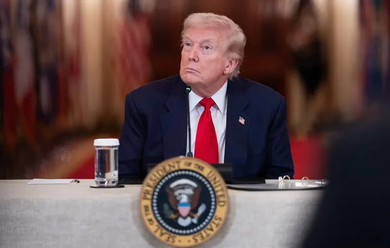 Трамп загрожує вийти з НАТО, проте в Альянсі не вірять у це, хоча побоюються, що президент США може обрати інший варіант дій. 1