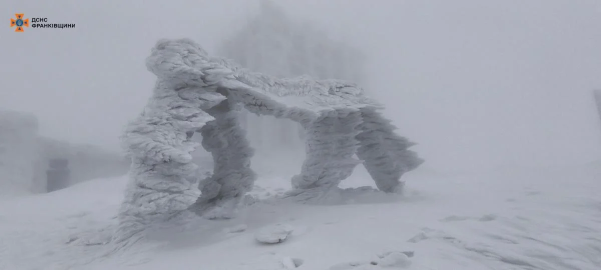 У Карпати посеред весни повернулась сувора зима: у гори краще не йти (фото)