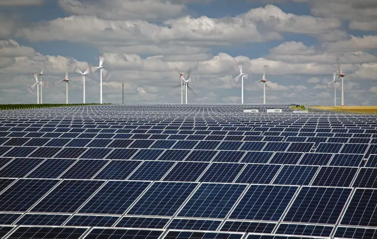 У Польщі ціни на електроенергію опустилися нижче нуля - причинами цього стали сонячна енергія та вітер, які суттєво вплинули на ринок. 1