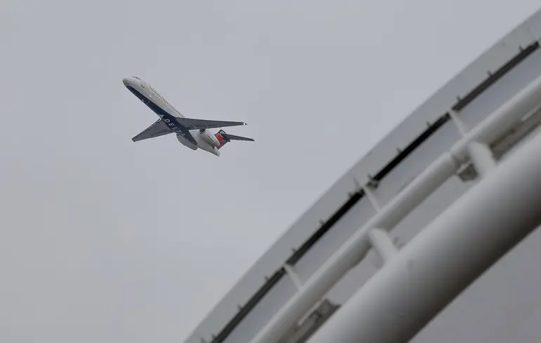 У Європейському Союзі спостерігається нестача авіаційного пального, що спонукає авіакомпанії закликати до призупинення екологічних квот. 1