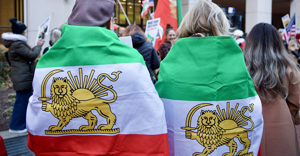 В Ірані пропонують формувати живі ланцюги навколо електричних станцій. 1