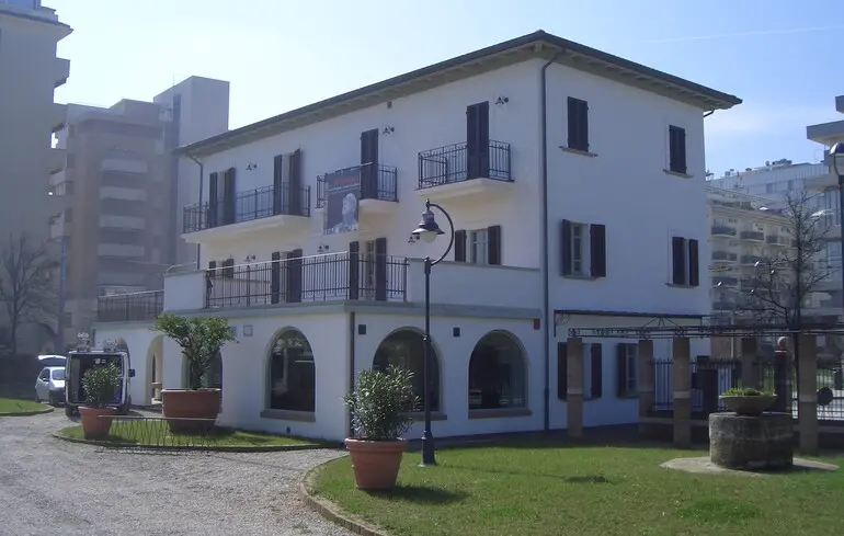 В Італії придбали віллу Муссоліні, щоб запобігти її передачі неофашистським організаціям. 1