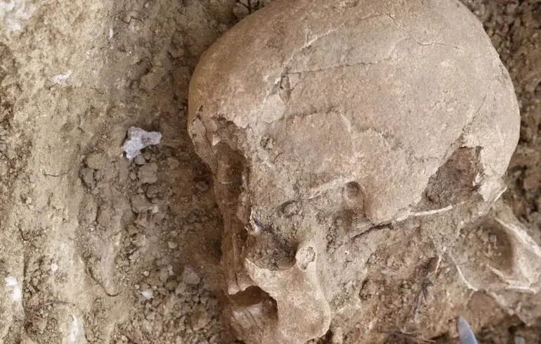 Вчені не мають інформації про особу чоловіка, похованого під мегалітом в Іспанії, а також про його релігійні переконання. 1