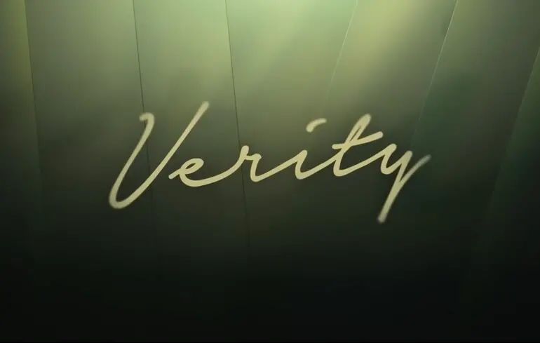 Веріті Коллін Гувер екранізують - вийшов трейлер фільму з Енн Гетевей і Дакотою Джонсон - новини культури 1