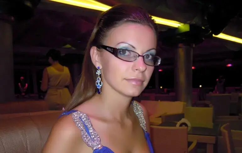 Вікторія Якимова втратила статус почесної консулки України в Домінікані через скандал, що виник у зв'язку з фотографією в кокошнику та іншими обставинами. 1