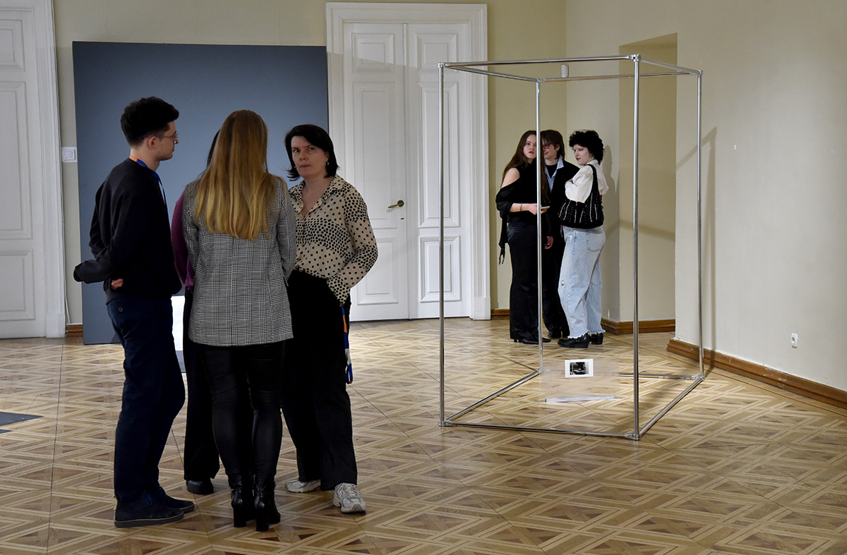 Виставка Ярослави Мельниченко - у музеї Шевченка відкрили проєкт «Тимчасово (пусті)» про культурну евакуацію - фото 17