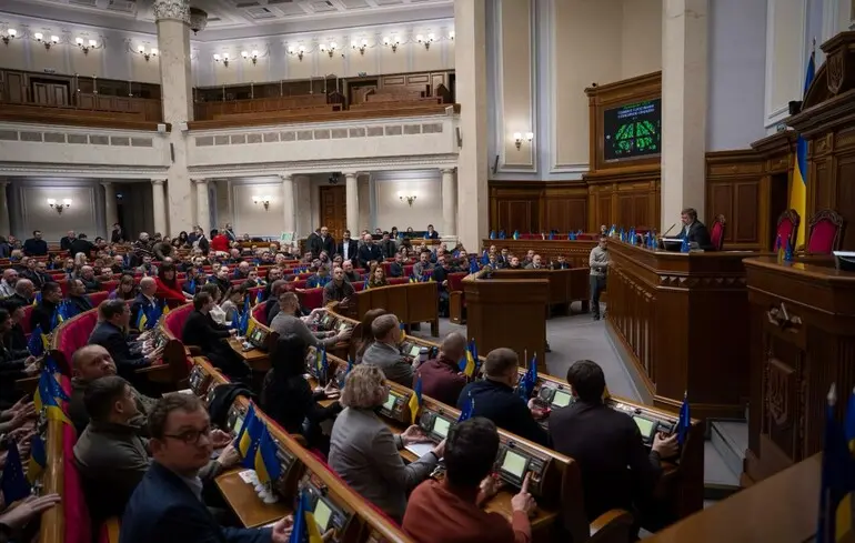 Власник "Нової пошти" висловив свою думку щодо законодавчих ініціатив, прийнятих Верховною Радою, які стосуються збільшення податкових ставок. 1
