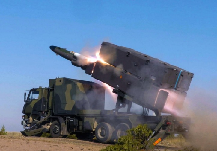 Військово-морські сили України завдали удару по буровій платформі «Сиваш» новою ракетою. 1