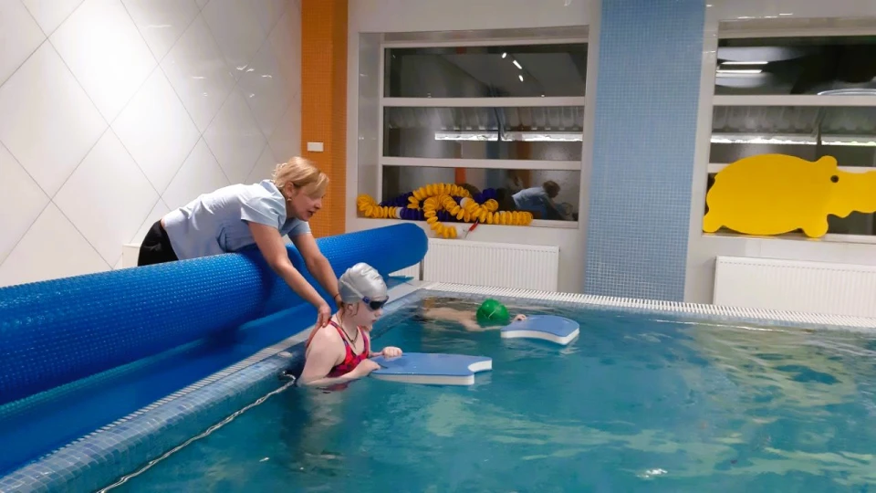 Вода, що відновлює можливості руху: "Аптека 9-1-1" сприяла розвитку водної реабілітації для дітей у "Охматдиті". 4