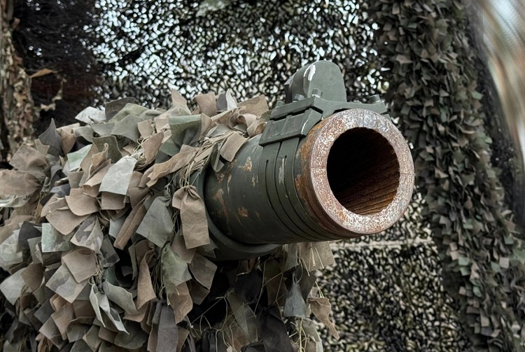 Збройні сили України застосовують Leopard 1A5 як самохідну артилерійську установку для ведення вогню на відстані до 12 км. 2