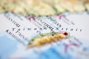 Взаємини між Тайванем та Китаєм - Чен Лі-вун провела зустріч із Сі Цзіньпіном в рамках «місії миру». 2