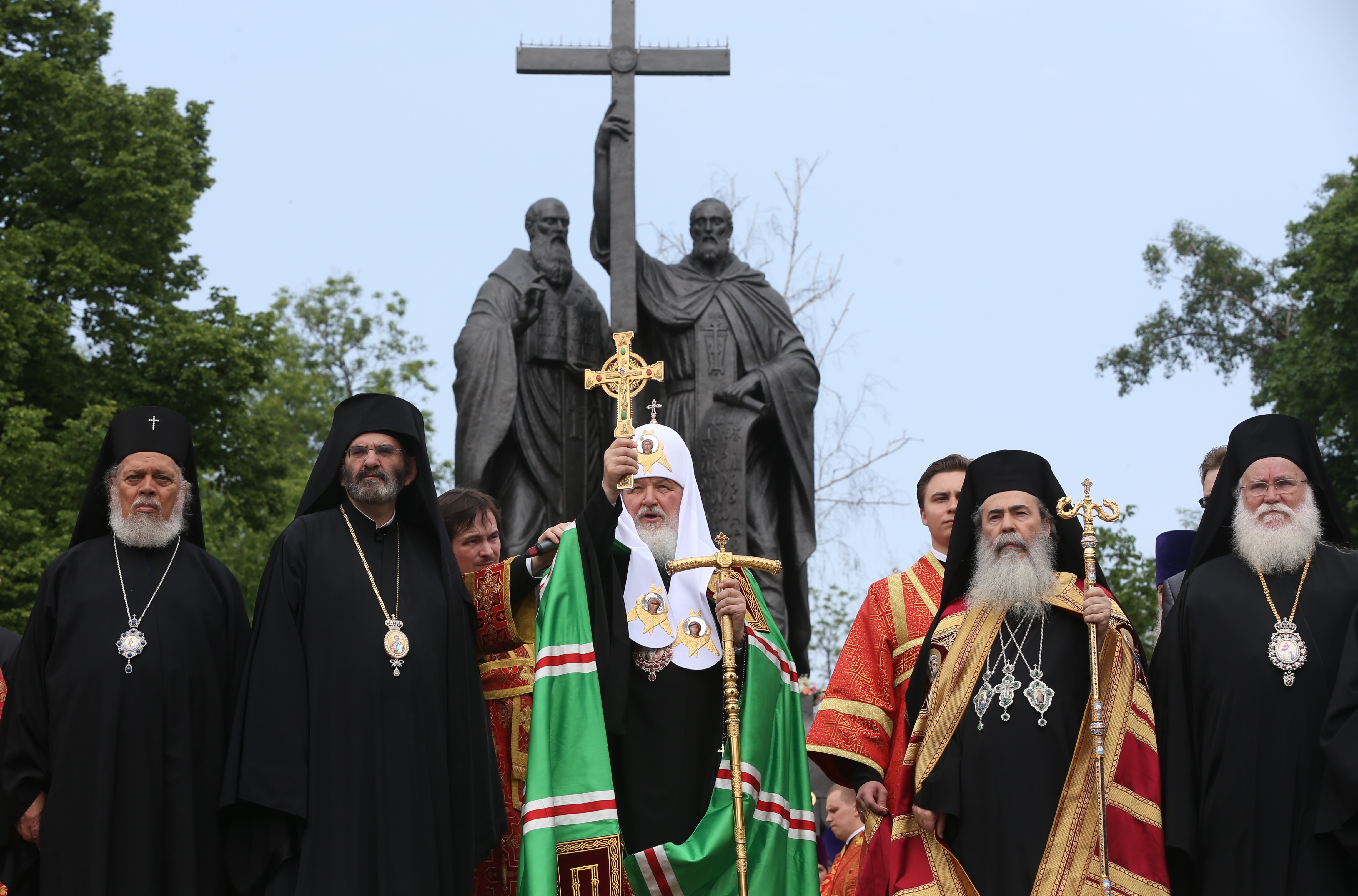 Єрусалимський патріарх Феофіл опинився в залежності від Росії, що створює загрозу для України. 2