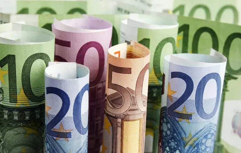 Євро може стати альтернативою долару - українці змінили свої фінансові пріоритети на користь європейської валюти. 1