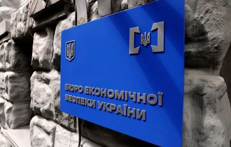 Бюро економічної безпеки виявило схему імпорту алкогольних напоїв під виглядом дипломатичних вантажів. 1