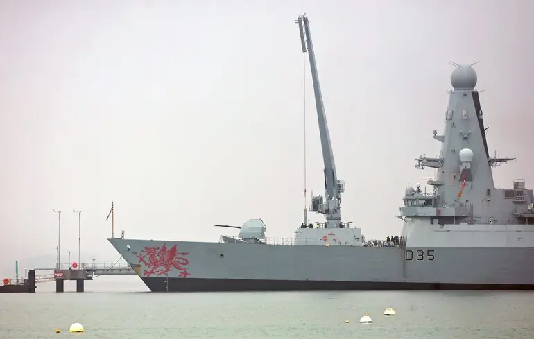 Британія направляє HMS Dragon до Ормузької протоки. 1