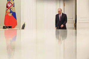 Діти президента Росії Володимира Путіна, зокрема сини від Алли Кабаєвої, отримують освіту під наглядом гувернерів із Західних країн, на що щорічно витрачаються сотні тисяч доларів. 2