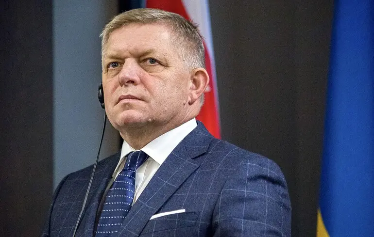 Фіцо вирушає до Москви на 9 травня, в той час як у Словаччині готуються висловити осуд щодо цієї поїздки. 1