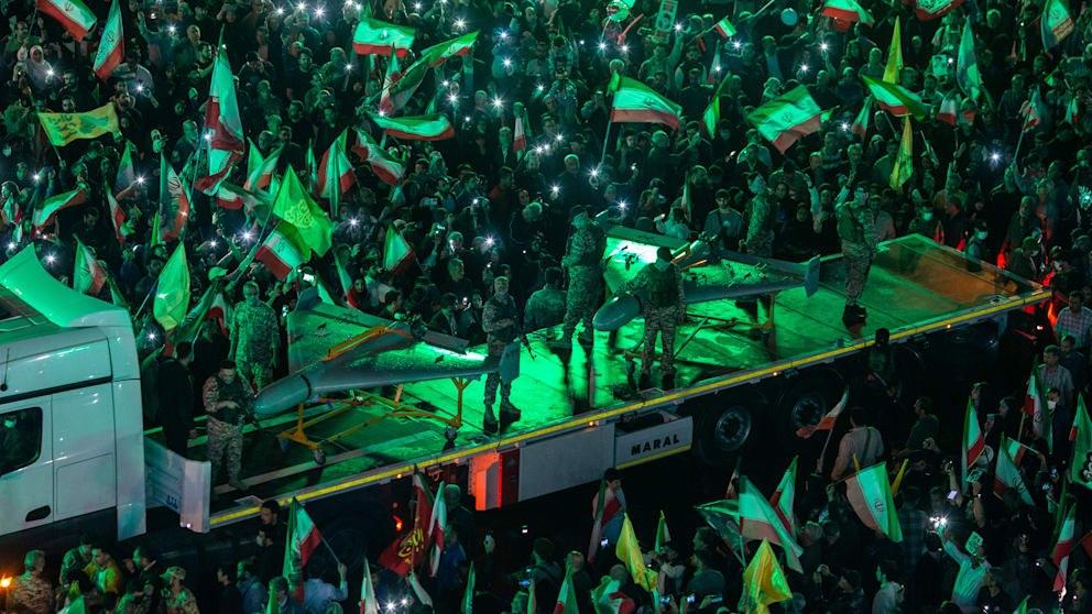 Іран продемонстрував новий безпілотник, здатний здійснювати атаки на Ізраїль та американські військові об'єкти. 1 Іран показав новий дрон: він може атакувати Ізраїль і бази США