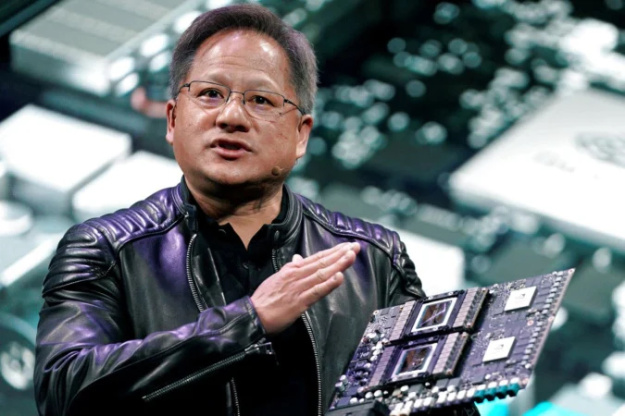 Керівник Nvidia прибув до Китаю разом із Трампом для того, щоб відновити продаж чипів H200. 1