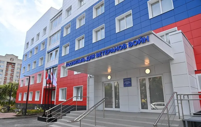 Лікарні в Росії переповнені травмованими, через що для цих цілей передають пологові будинки та цивільні медичні заклади, повідомляють ЗМІ. 1