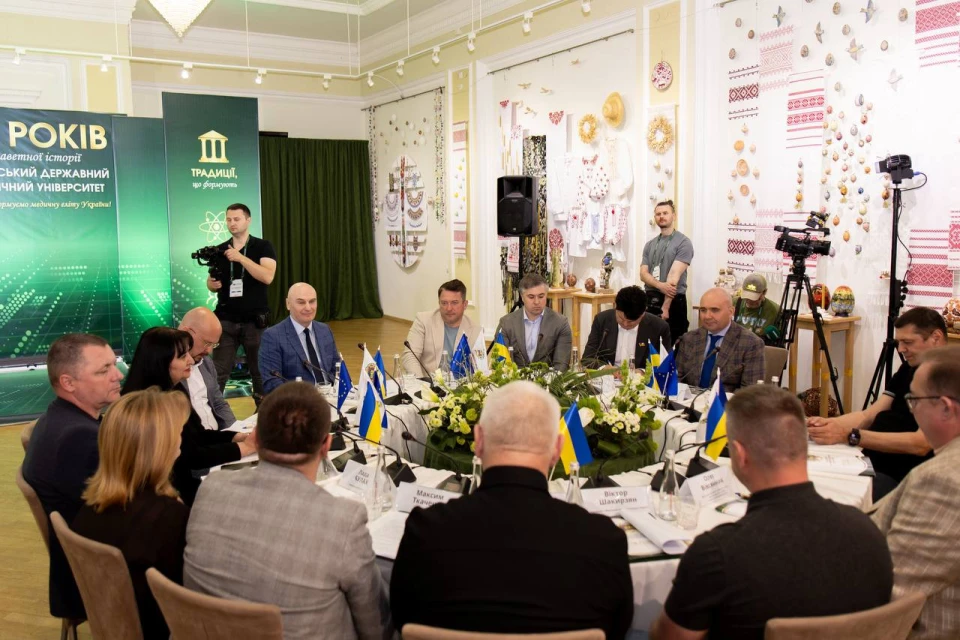 Луганський державний медичний університет, який був переміщений до Рівного, святкує свій ювілей. 3