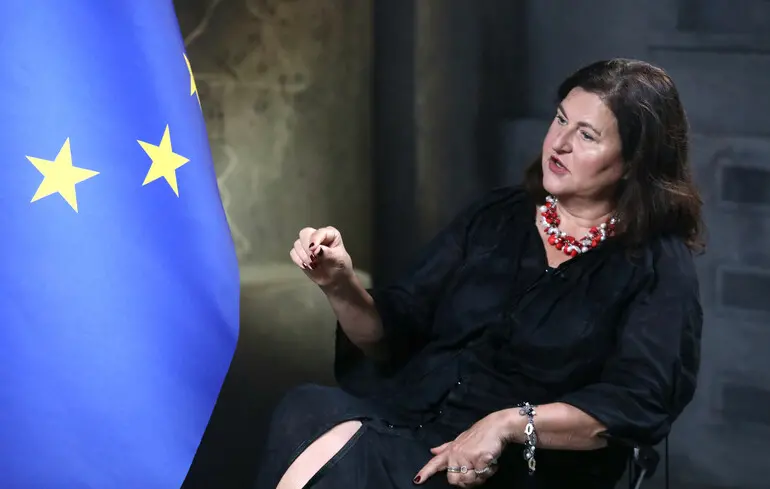 Матернова відреагувала на погрози Росії щодо бомбардування Києва, зазначивши, що Європейський Союз залишається на місці. Матернова відреагувала на погрози Росії щодо бомбардування Києва, зазначивши, що Європейський Союз залишається на місці. 1