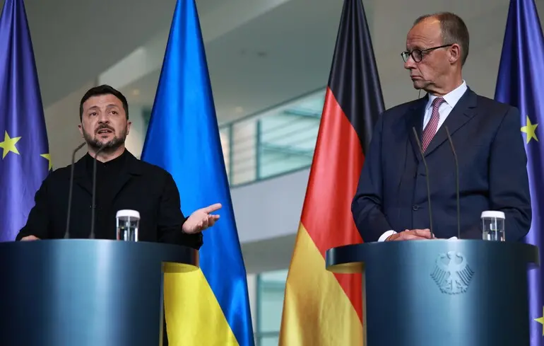 Мерц виступає з пропозицією надати Україні спеціальний статус у Європейському Союзі, на що Зеленський відреагував у контексті асоційованого членства. 1