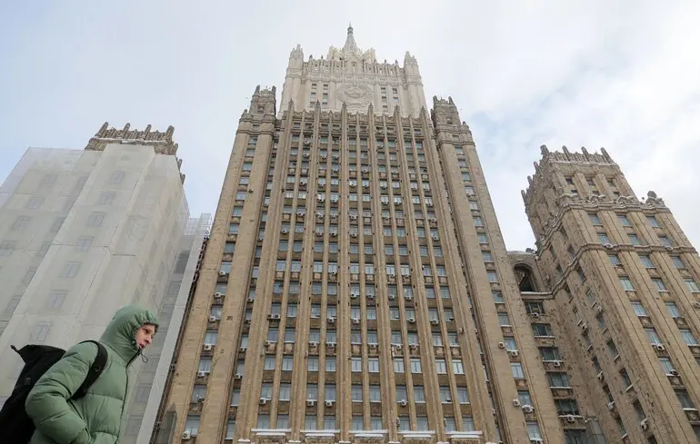 Міністерство закордонних справ Російської Федерації звинувачує країни Балтії в порушеннях прав російськомовного населення на фоні конфлікту. 1