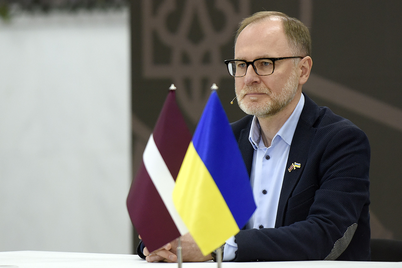 Міністр оборони Латвії подав у відставку: які причини цього рішення. 1
