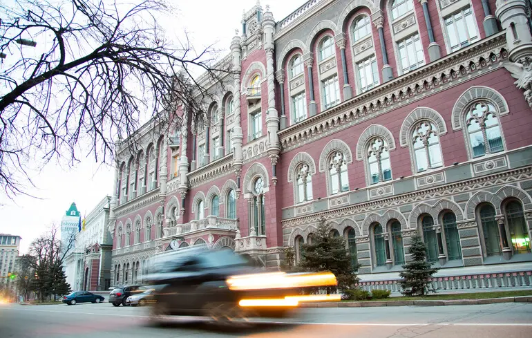 Національний банк України роз'яснив, які фактори сприяли збільшенню обсягу операцій у фінансових установах. 1