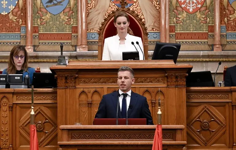 Петер Мадяр прийняв присягу та офіційно зайняв посаду прем’єр-міністра. Ось його перші заяви. 1