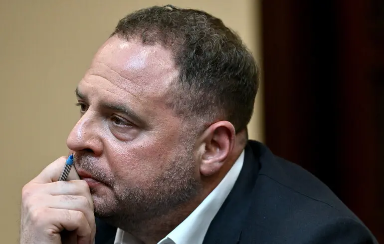Подоляк прокоментував вплив Єрмака на події в Україні, зазначивши, чому він охарактеризував Офіс Президента як канцелярію. 1