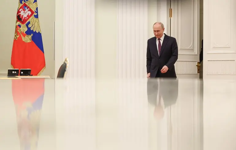 Путін побоюється можливого перевороту, який може очолити Шойгу, згідно з інформацією європейських розвідувальних служб. 1