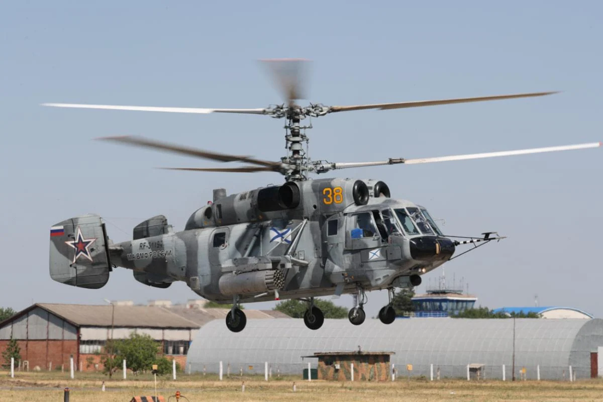 Російська Федерація формує новий вертолітний полк з метою протидії українським безпілотникам, повідомляє Defense Express. 1 РФ створює новий вертолітний полк для захисту від українських дронів, - Defense Express