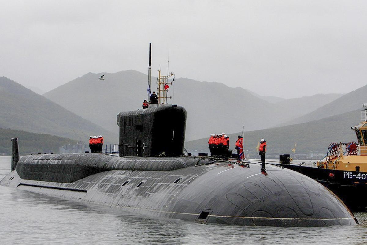Росія встановила протидронові сітки над підводними човнами за 7400 км від України (фото)