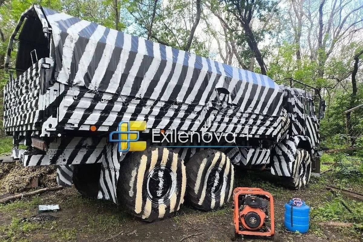 Росіяни почали фірбувати техніку "під зебру": експерти пояснили, що це означає